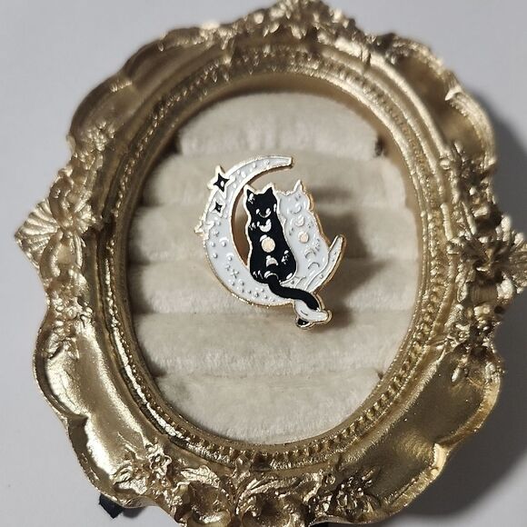 Gold and Black Cat Moon pin - Picture 3 of 5